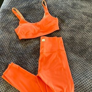 Vuori leggings and sports top set